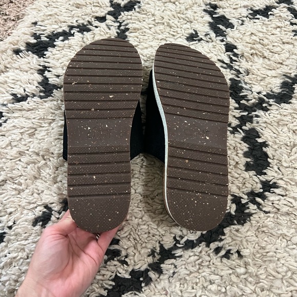 Women’s Slide wedge sandal. Size 8 - Picture 6 of 6